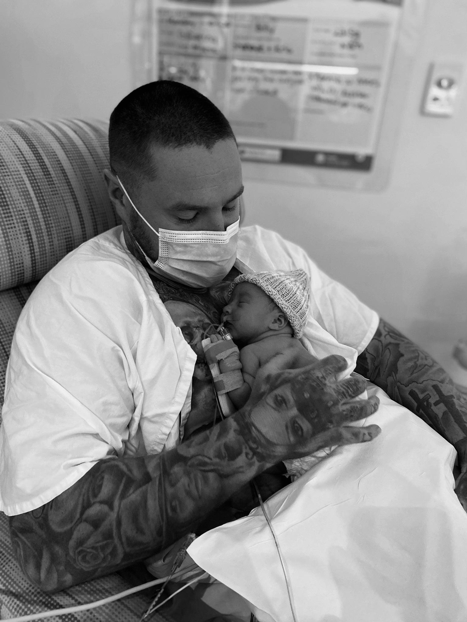 Dad skin to skin with bubs
